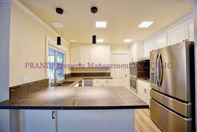 Building Photo - Completely Renovated Large Novato Home in ...
