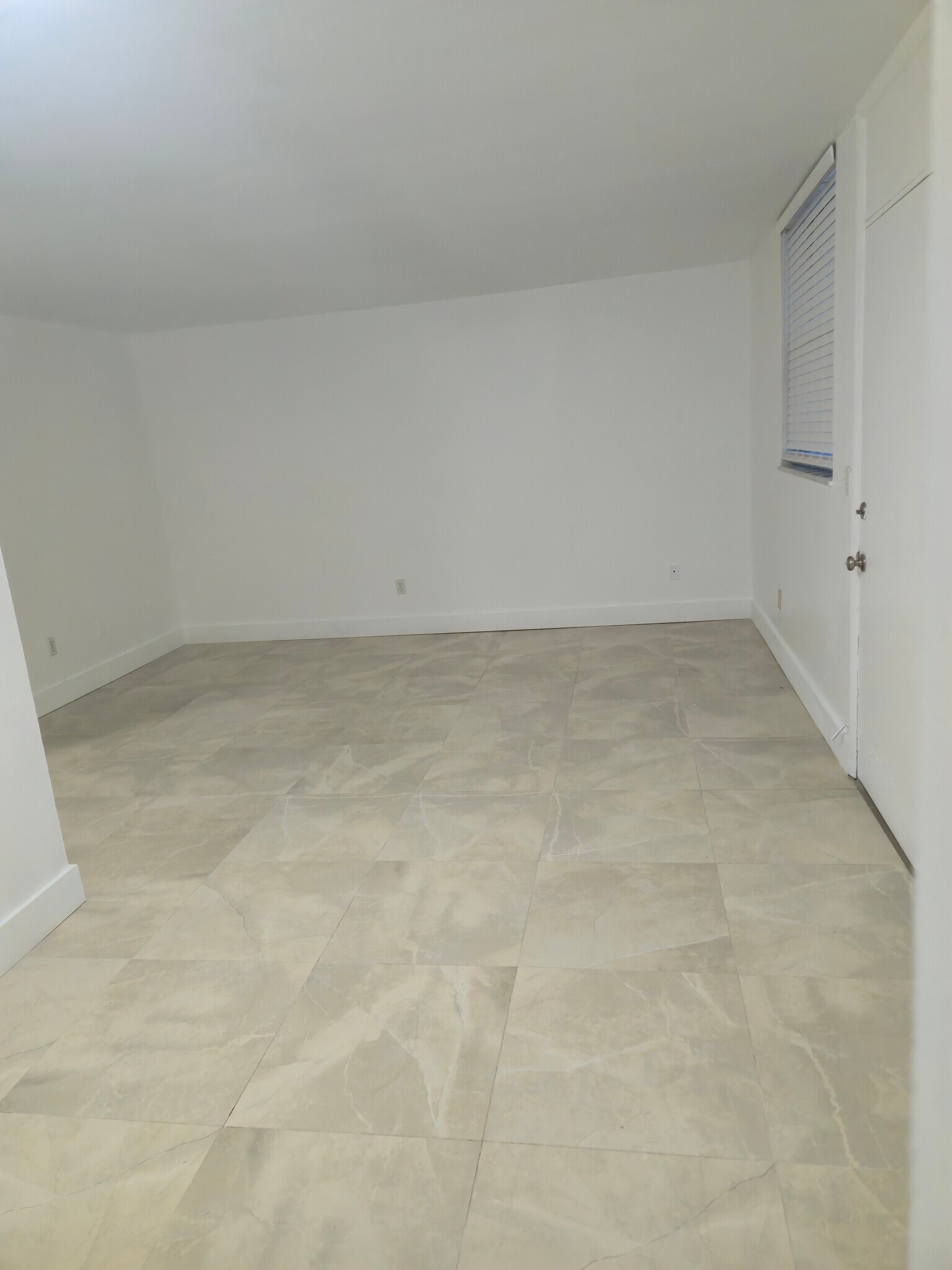 Building Photo - 1801 S Treasure Dr