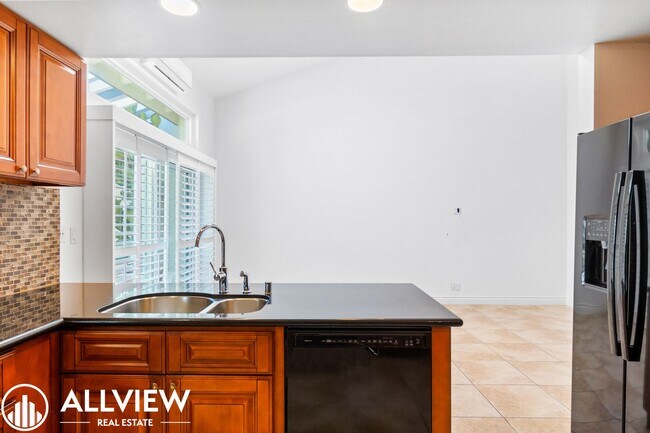 Building Photo - 3 Bedroom, 2 Bath Home Available In Jasmin...
