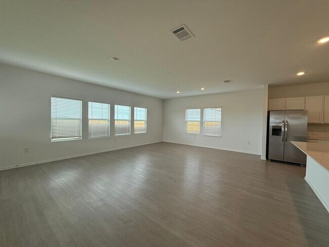 Building Photo - 519 Vantage Dr
