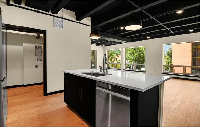 Building Photo - 20 Boulder Cres St