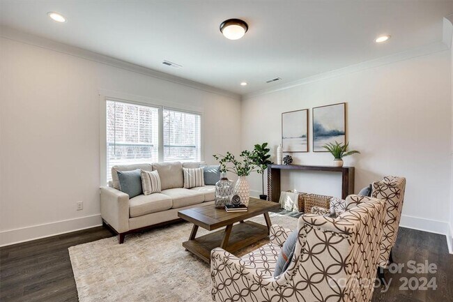 Building Photo - 1241 Eastway Dr