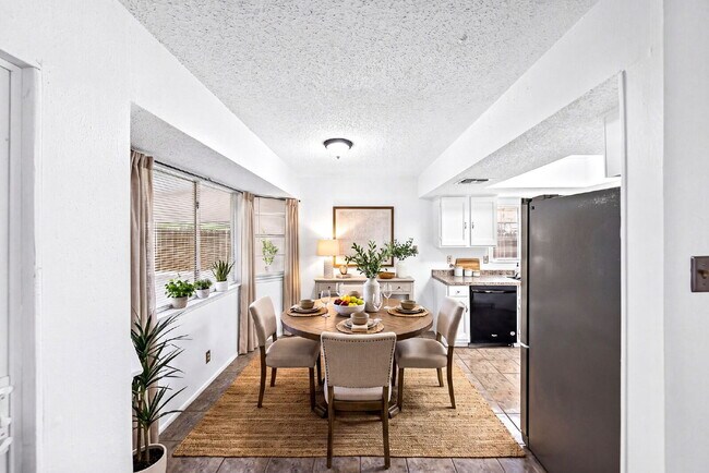 Building Photo - MINUTES FROM LACKLAND, MILES FROM BORING