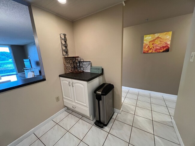 Building Photo - Beautiful 2/2 Waterview in Davie/Nova