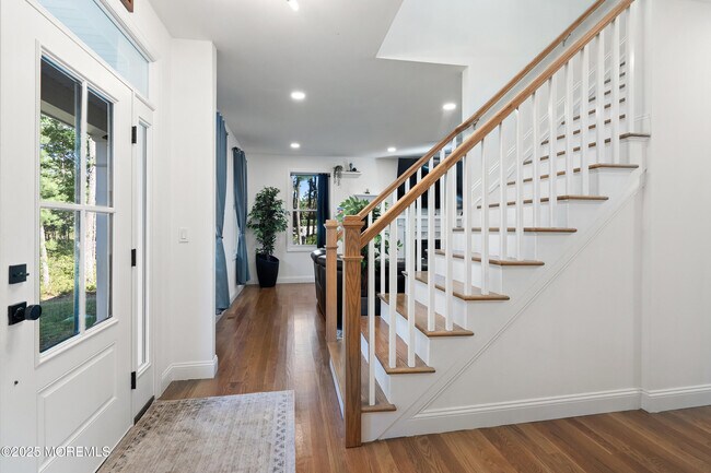 Building Photo - 1561 Scranton Ave