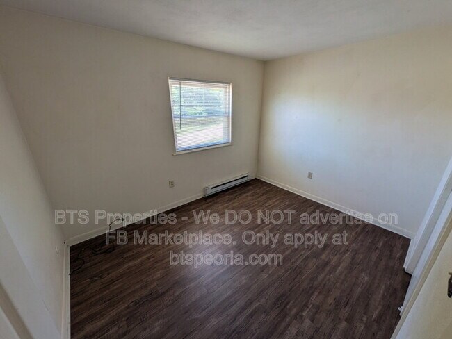 Building Photo - 5917 W Plank Rd