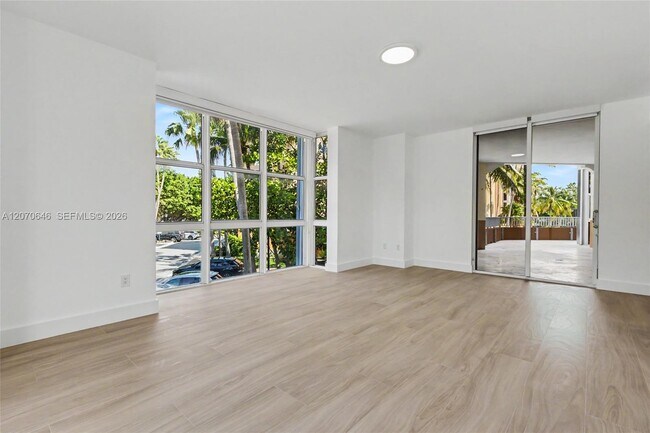 Building Photo - 731 Crandon Blvd