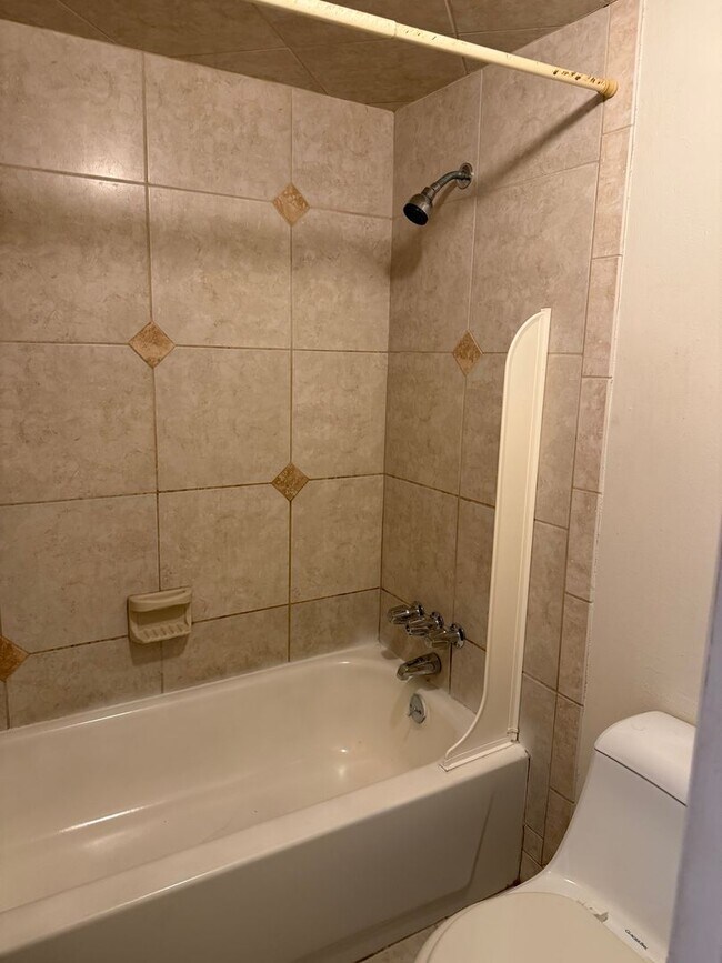 Building Photo - LEASE NOW AND ENJOY 50% OFF 2ND MONTH! Spa...