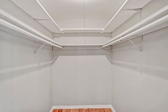 Building Photo - 2 Bed 1.5 bath Condo - Close to UNC!  Beautifully Renovated! $500 off first month's rent!