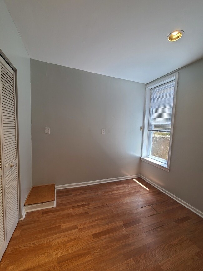 Building Photo - 1531 W Highland Ave