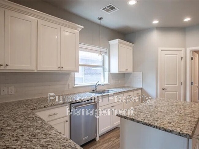 Building Photo - 12037 Ashford Dr