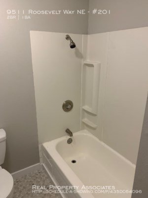 Building Photo - Apartment in Maple Leaf