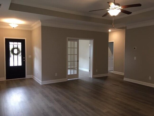 Building Photo - Stunning Maytown One level cottage home with 3 bed/2 bath 2 car rear garage attached.