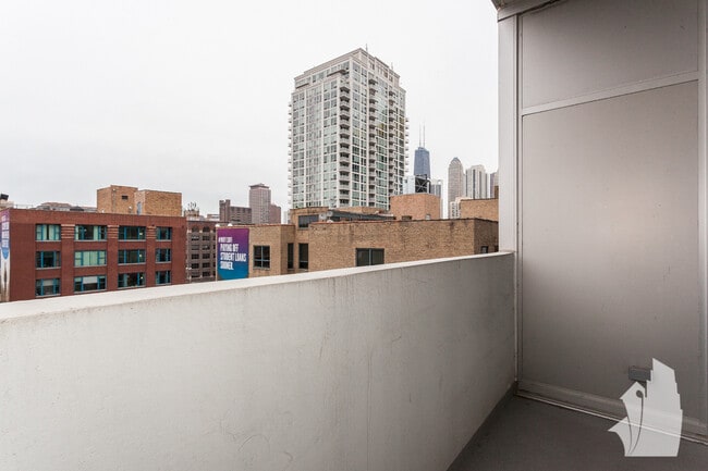 Building Photo - 630 N Franklin St