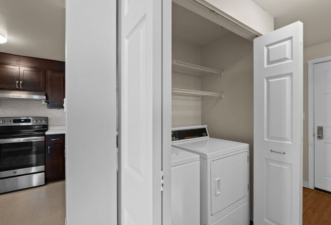 Building Photo - 675 Parker St