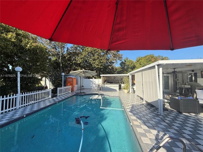 Building Photo - 1350 NE 134th St