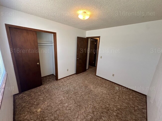 Building Photo - $850 - 2 bed 1 bath - Duplex
