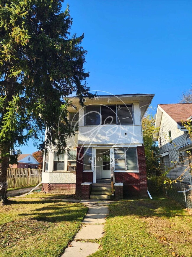 Primary Photo - 2 bedroom Upper unit- over 1200 sq feet! Private enclosed porch! Water included!