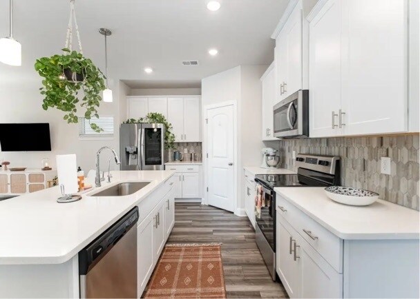 Building Photo - 241 River Rd