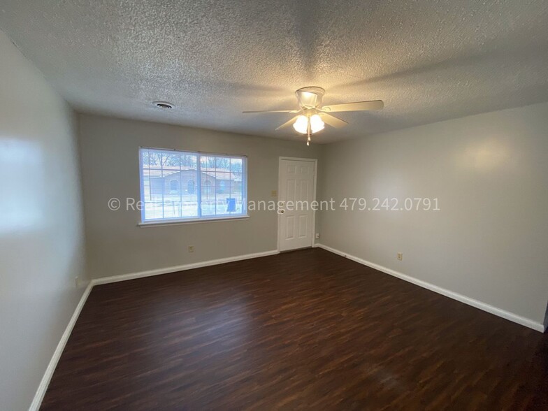 Building Photo - 8409 S 35th Terrace