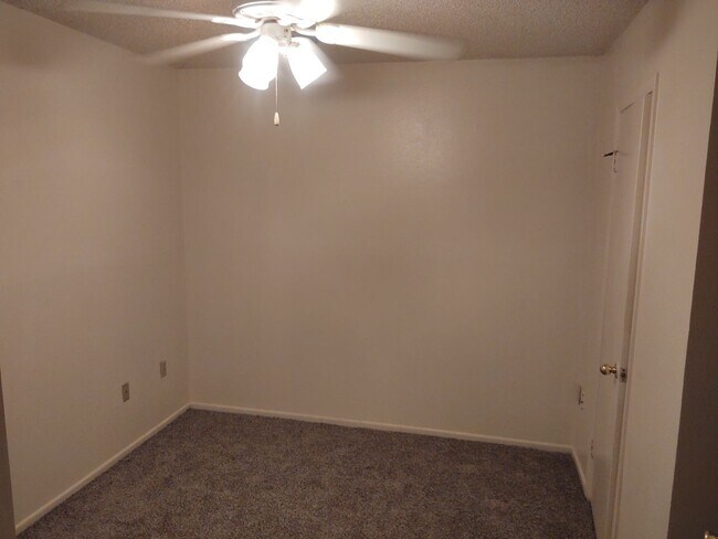 Building Photo - 1401 Clyde St