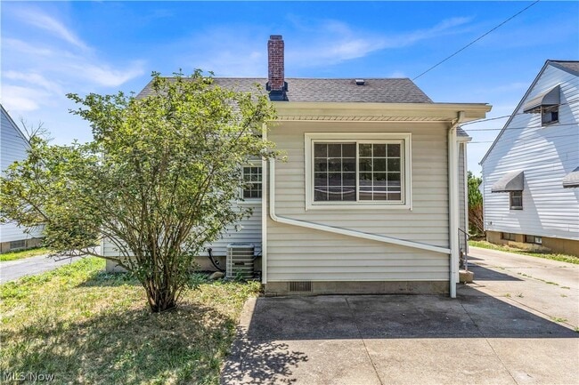 Building Photo - 13305 Shady Oak Blvd