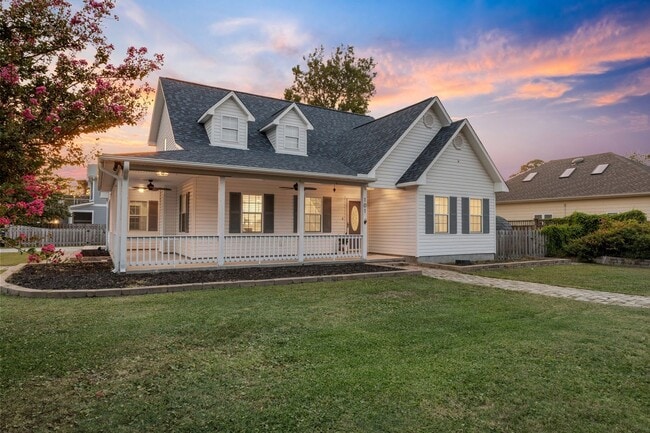 Building Photo - 101 6th St N