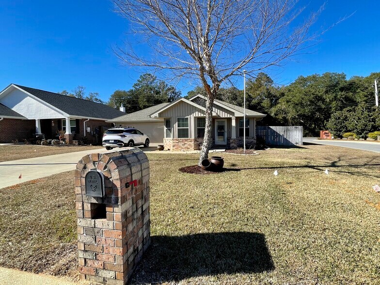 Building Photo - 4435 Winona Ln