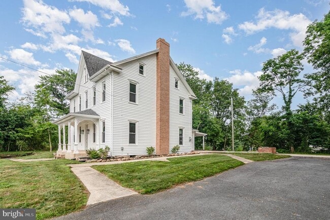 Building Photo - 4910 Earl Dr