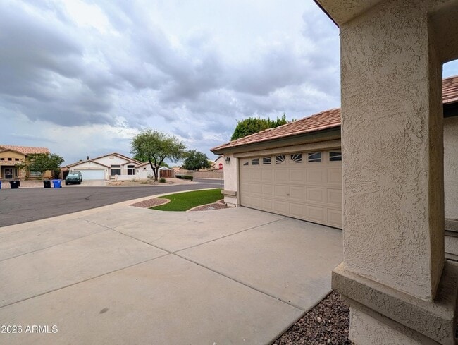 Building Photo - 15748 W Paradise Ln
