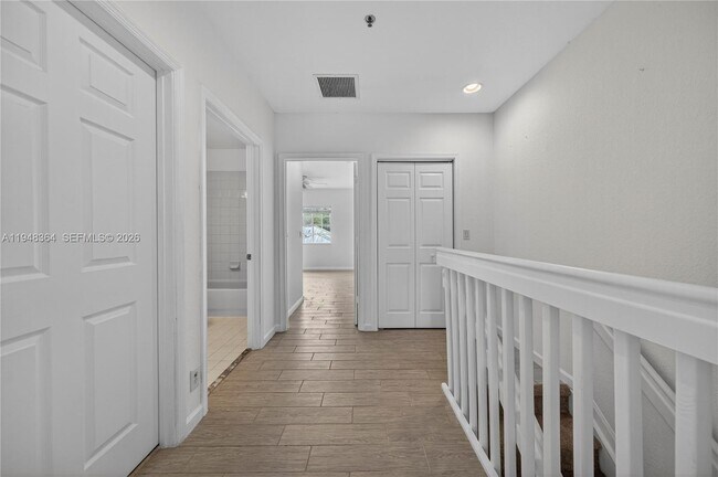 Building Photo - 4645 SW 75th Way