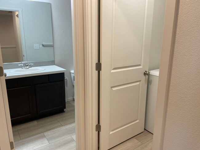 Building Photo - **$500 OFF 1ST MONTHS RENT** Charming 3 Be...