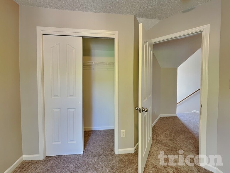 Building Photo - 5940 Briggs Dr