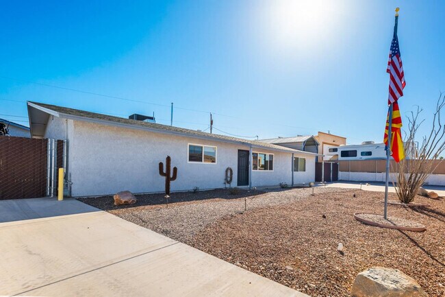 Building Photo - 2261 Sahara Dr