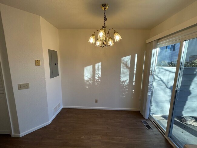 Building Photo - Discover Easy Living in This Beautifully Updated Loveland Townhome