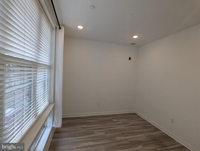 Building Photo - 1524 Ridge Ave