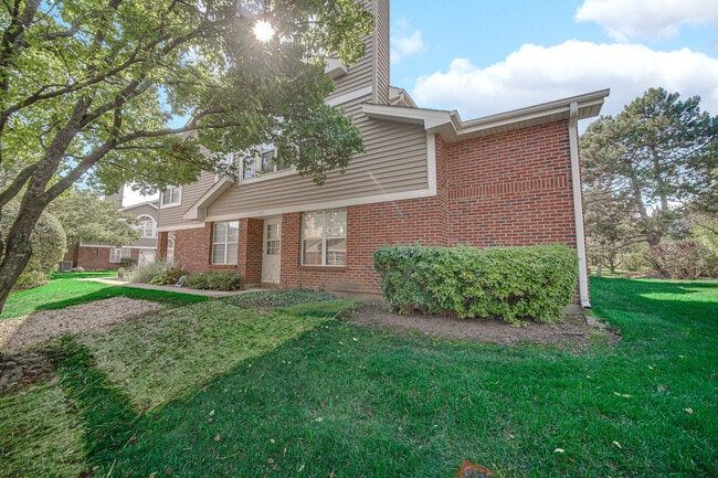 Building Photo - 522 W Happfield Dr