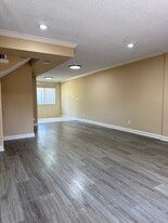 Building Photo - 336 West Acacia Avenue