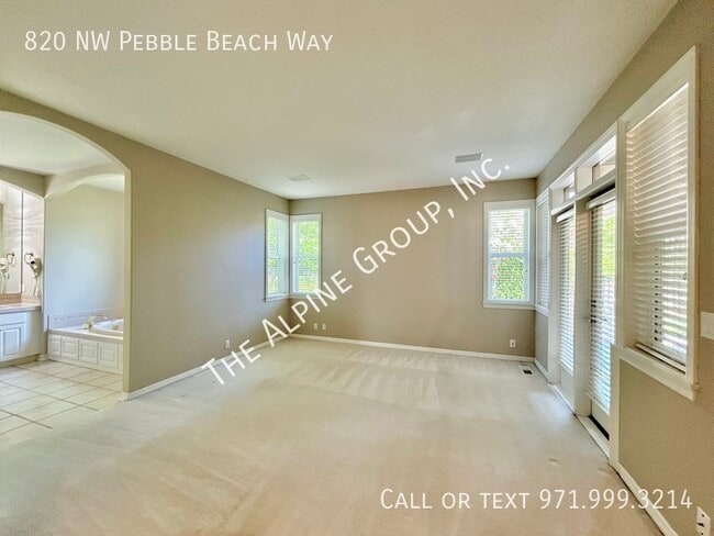 Building Photo - 820 NW Pebble Beach Way