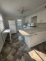 Building Photo - 417 10th Ave S