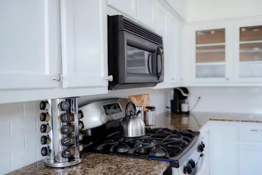 Building Photo - 1011 E Wintergreen Rd