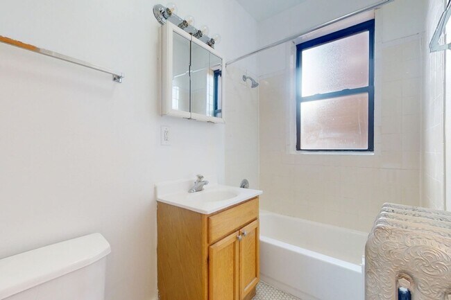 Floorplan - 5300-5308 S. Greenwood Avenue