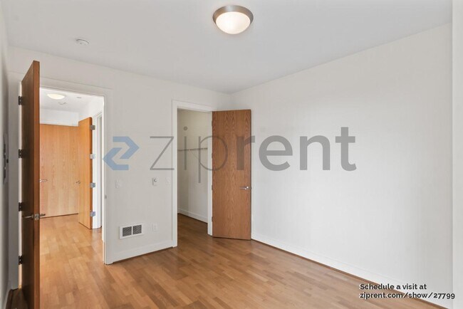 Building Photo - Unit 604