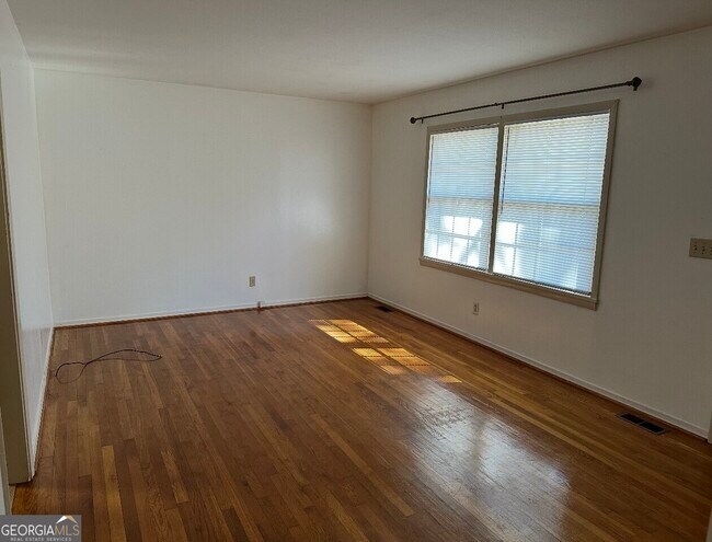 Building Photo - 615 Harris St