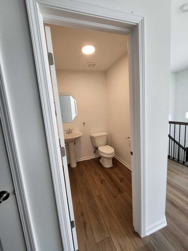 Building Photo - 588 Wolverine Dr