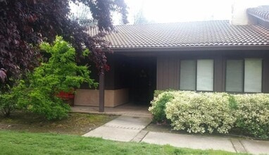 Building Photo - Home with bonus room and 2 car garage