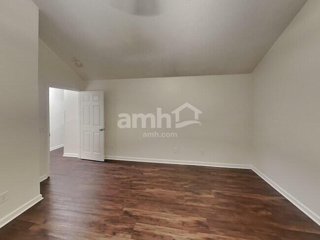 Building Photo - 2219 Brick Way