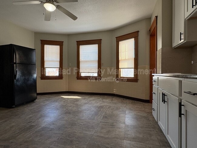 Building Photo - 20 Nash St