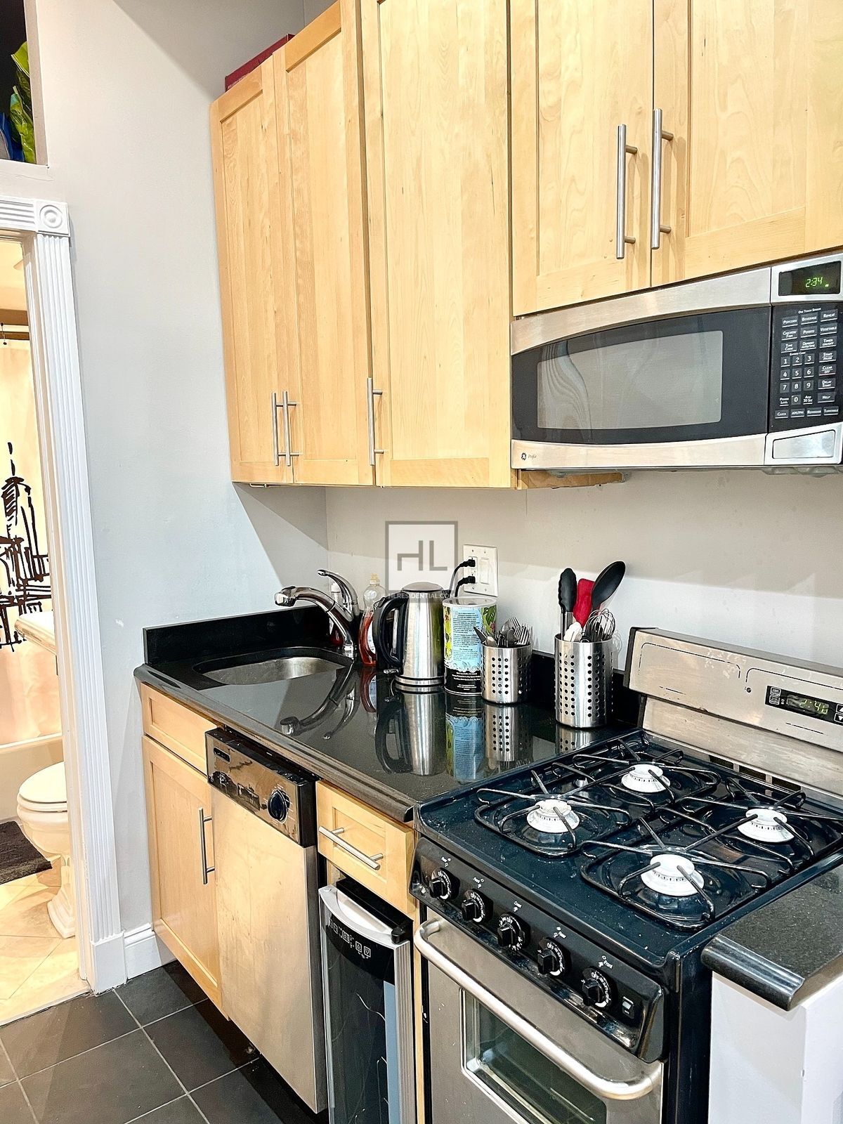 Building Photo - 2ND AVE.