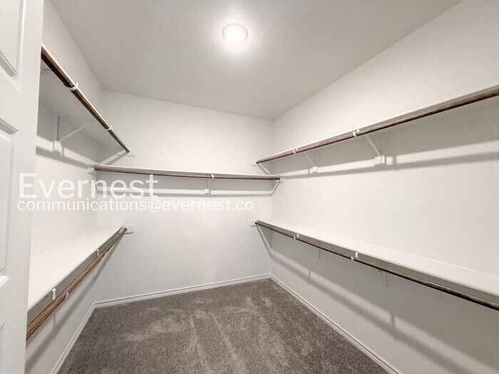 Building Photo - 866 Freedom Cir